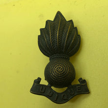 Load image into Gallery viewer, Original WW1/WW2 British Army Royal Artillery Cap Badge - The Militaria Shop