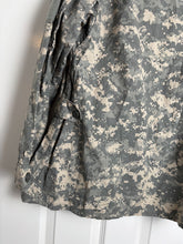 Lade das Bild in den Galerie-Viewer, Surplus US Army ACU Combat Uniform Jacket-6R - The Militaria Shop