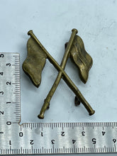 Load image into Gallery viewer, Original WW1 / WW2 British Army Signallers Flag Sleeve Qualification Badge - The Militaria Shop