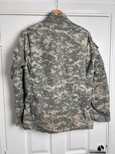 Charger l'image dans la galerie, Surplus US Army ACU Combat Uniform Jacket-Medium Regular - The Militaria Shop