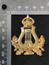 Load image into Gallery viewer, Original WW2 British Army Musicians Cap Badge - The Militaria Shop