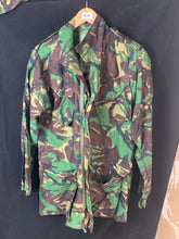 Lade das Bild in den Galerie-Viewer, Genuine British Army Combat DPM Field Jacket Smock Combat - 180/96 - The Militaria Shop