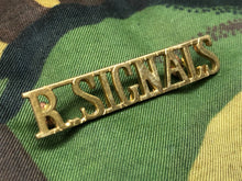 Load image into Gallery viewer, Genuine British Army WW2 Brass Shoulder Title - Royal Signals - The Militaria Shop
