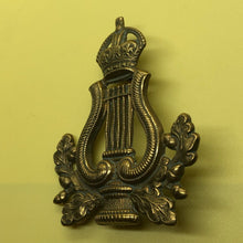 Load image into Gallery viewer, Original WW2 British Army Cap Badge - Bandsman Proficiency in Music - The Militaria Shop