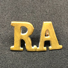 Load image into Gallery viewer, Original WW1/WW2 British Army RA Royal Artillery Shoulder Title - The Militaria Shop