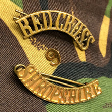 Lade das Bild in den Galerie-Viewer, Original WW1 British Army Red Cross Shoulder Title - Shropshire - The Militaria Shop