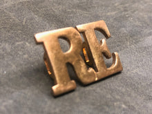 Load image into Gallery viewer, Original WW1/WW2 British Army Royal Engineers Brass Shoulder Title - The Militaria Shop