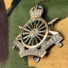 Charger l'image dans la galerie, Original WW1 British Army Cap Badge - Army Cyclist Corps - The Militaria Shop