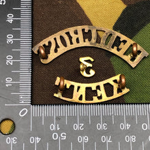 Load image into Gallery viewer, Original WW1 British Army Red Cross Shoulder Title - Kent - The Militaria Shop