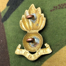 Load image into Gallery viewer, Original WW2 British Army Collar Badge - Royal Artillery - The Militaria Shop