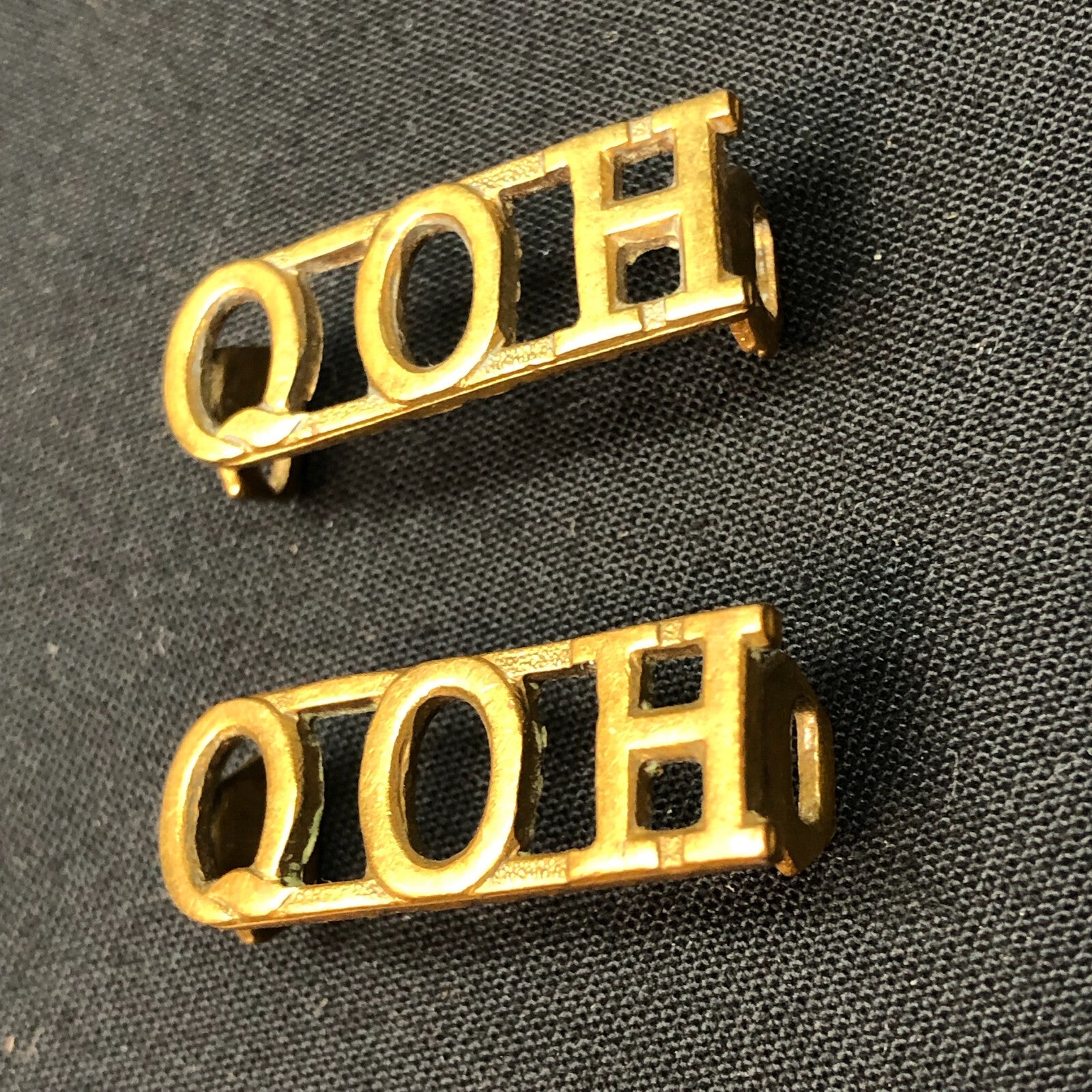 Original WW1/WW2 British Army Queen's Own Hussars Q.O.H Shoulder Title Set - The Militaria Shop