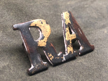 Load image into Gallery viewer, Genuine British Army Brass Shoulder Title - Royal Artillery - The Militaria Shop