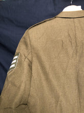 Lade das Bild in den Galerie-Viewer, Original British Army No.2 Dress Uniform Jacket - Grade 1 - Size 176/92/76 - The Militaria Shop