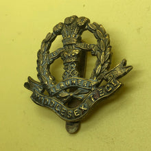 Load image into Gallery viewer, Original WW1/WW2 British Army Middlesex Regiment Cap Badge - The Militaria Shop