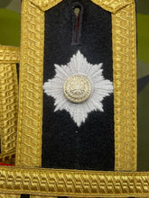 Load image into Gallery viewer, Original British Army Irish Guards Bandsman's Swallows Nest Epaulettes - The Militaria Shop