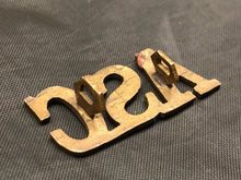 Lade das Bild in den Galerie-Viewer, Original WW1 British Army Brass Shoulder Title - Army Service Corps ASC - The Militaria Shop