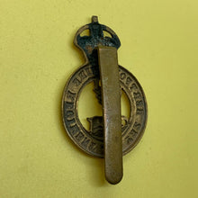 Load image into Gallery viewer, Original WW1 British Army Cap Badge - Hertfordshire Regiment - The Militaria Shop