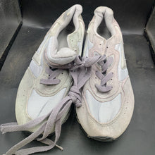 Load image into Gallery viewer, Genuine British Army Surplus White PT Running / Gym Shoes Trainers - Size UK 7.5 - The Militaria Shop