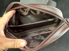 Lade das Bild in den Galerie-Viewer, Genuine British Army Woman's Officers Shoulder Brown Hand Bag - The Militaria Shop