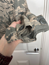 Charger l'image dans la galerie, Surplus US Air Force UCP Uniform Jacket 44R - The Militaria Shop
