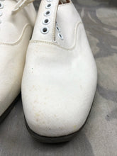 Load image into Gallery viewer, Genuine British Army Women's White Summer Shoes - WW2 Pattern - Size UK 6 L - The Militaria Shop