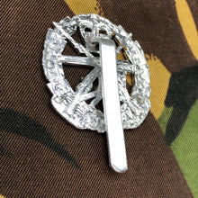 Lade das Bild in den Galerie-Viewer, Original British Staybrite Army Cap - Small Arms School Corps - The Militaria Shop