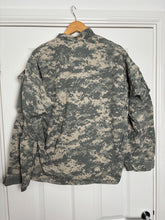 Charger l'image dans la galerie, Surplus US Army ACU Combat Uniform Jacket -Size Medium-Short - The Militaria Shop