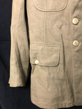 Lade das Bild in den Galerie-Viewer, Original WW2 US Army Class A Dress Jacket - Private Ryan Prop - 38" Regular - The Militaria Shop