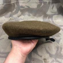 Lade das Bild in den Galerie-Viewer, Genuine British Army Forces Beret - Guards Division - Size 55 - The Militaria Shop