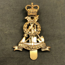 Load image into Gallery viewer, Original British Army Cap/Beret Badge - Labour Corps - The Militaria Shop