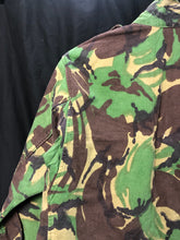 Charger l'image dans la galerie, British Military Surplus Army DPM Camouflage Combat Smock - Size 180/96 - The Militaria Shop