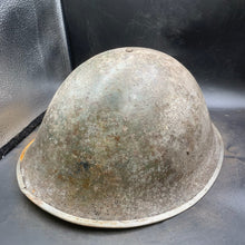 Lade das Bild in den Galerie-Viewer, Original WW2 British/Canadian Army Mk3 Turtle Combat Helmet - The Militaria Shop