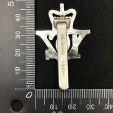 Lade das Bild in den Galerie-Viewer, Original British Staybrite Army Cap - 5th Royal Inniskilling Dragoon Guards - The Militaria Shop