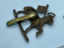 Load image into Gallery viewer, Original British Army WW1 / WW2 Queen's (Royal West Surrey) Regiment Cap Badge - The Militaria Shop