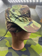 Charger l'image dans la galerie, Original British Army 68 Pattern Cold Weather DPM Combat Camouflage - Size 6 5/8 - The Militaria Shop