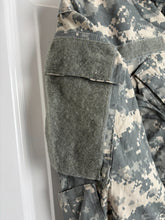 Charger l'image dans la galerie, Surplus US Army ACU Combat Uniform Jacket-Small Short - The Militaria Shop
