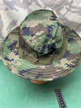 Load image into Gallery viewer, Genuine US Army Jungle Camouflage Boonie Sun Hat Hot Weather Type II - Size 8 - The Militaria Shop