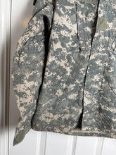 Charger l'image dans la galerie, Surplus US Army ACU Combat Uniform Jacket-Medium Regular - The Militaria Shop