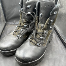 Lade das Bild in den Galerie-Viewer, Army Black Leather High Top Magnum Combat Boots - Size EU 40 - UK 6.5 - 250 - The Militaria Shop