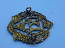 Lade das Bild in den Galerie-Viewer, Original New Zealand 9th Wellington East Coast Rifles Regiment Cap Badge - The Militaria Shop