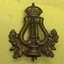 Load image into Gallery viewer, Original WW2 British Army Musicians Cap Badge - The Militaria Shop