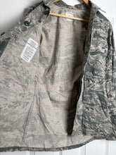 Charger l'image dans la galerie, Surplus US Air Force UCP Uniform Jacket 36R - The Militaria Shop