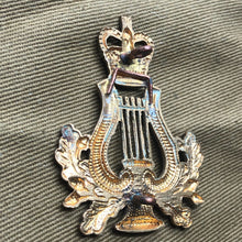 Load image into Gallery viewer, Genuine British Army Cap Badge - Musicians - The Militaria Shop