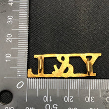 Load image into Gallery viewer, Original WW1 British Army Brass Shoulder Title - York & Lancaster Regiment - The Militaria Shop