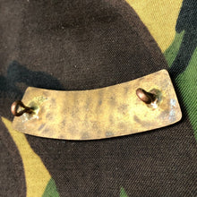 Charger l'image dans la galerie, Genuine British Army WW1 Brass Shoulder Title - The Legion of Frontiersmen - The Militaria Shop