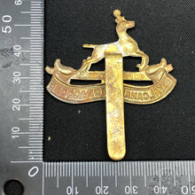 Lade das Bild in den Galerie-Viewer, Original British Army WW1 / WW2 Royal Canadian Dragoons Cap Badge - The Militaria Shop
