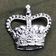 Load image into Gallery viewer, British Army Metal Rank Badge in Chromium plated metal - Small Crown - Staff Sgt - The Militaria Shop