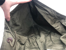 Lade das Bild in den Galerie-Viewer, Original WW2 US Army M-1943 Smock Hood - Size Medium - The Militaria Shop