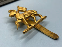 Lade das Bild in den Galerie-Viewer, Genuine British Army Queen's Royal Regiment (West Surrey) Cap Badge - The Militaria Shop