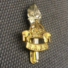 Load image into Gallery viewer, Original WW2 British Army Cap Badge - Royal Army Education Corps - The Militaria Shop